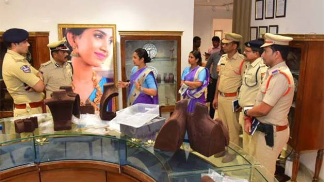 పీఎంజే జ్యువెలరీ దోపిడీ కేసులో పురోగతి.. నలుగురు అరెస్ట్!