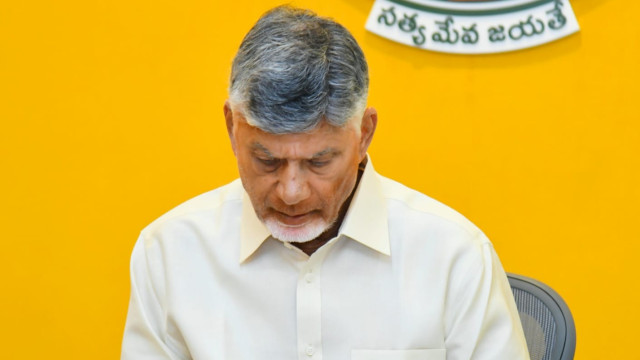 ఆదాయ శాఖలపై సీఎం చంద్రబాబు సమీక్ష.. 2026-27కి రూ. 1.27 లక్షల కోట్ల టార్గెట్
