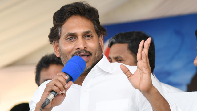 చట్టాన్ని ధిక్కరించే ధైర్యం ఆ కంపెనీలకు ఎలా వచ్చింది?: జగన్