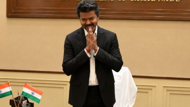 ట్రెండ్‌గా మారిన సీఎం విజయ్‌ స్టైల్‌.. ఆ కాంబో బట్టల కోసం ఎగబడుతున్న జనం