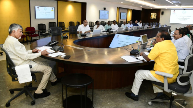 ఇరిగేషన్ క్యాలెండర్‌లోకి మరో 11 ప్రాజెక్టులు.. సమీక్షలో సీఎం చంద్రబాబు కీలక ఆదేశాలు