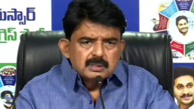 చంద్రబాబు ప్రభుత్వం ఆర్టీసీని అమ్మేయడానికి చూస్తోంది: పేర్ని నాని