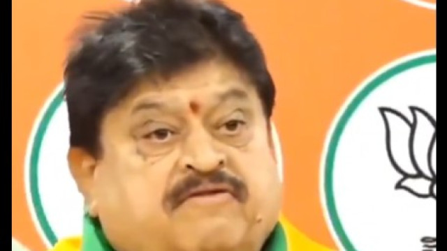 బండి సంజయ్ లక్ష్యంగా బీఆర్ఎస్ పోస్టర్లు... స్పందించిన బీజేపీ చీఫ్