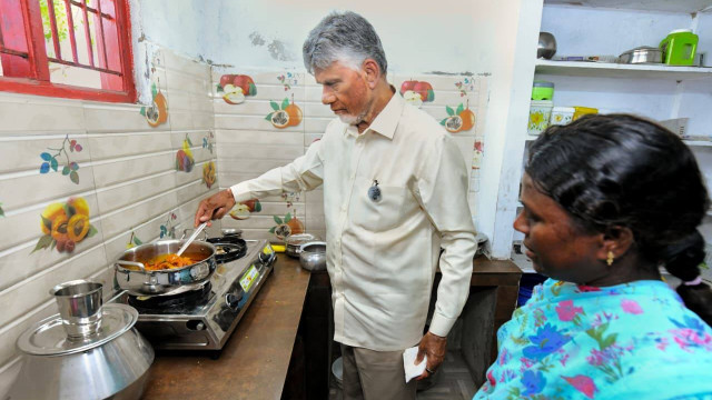 స్వయంగా చేపలు కొని, గరిటె తిప్పి.. మత్స్యకార కుటుంబంతో చంద్రబాబు భోజనం.. ఫొటోలు ఇవిగో!