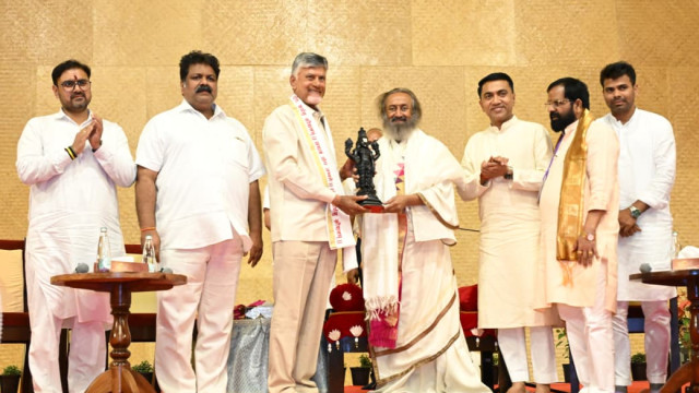 ఆర్ట్ ఆఫ్ లివింగ్ వంటి సంస్థలు ఏపీలో పనిచేయాలి: చంద్రబాబునాయుడు