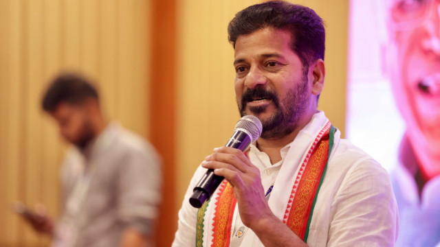భగీరథ్‌ను అప్పగించలేదు.. పోలీసులే అరెస్ట్ చేశారు: సీఎం రేవంత్ రెడ్డి