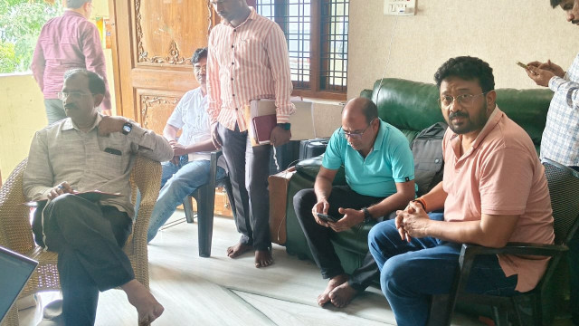19 ప్లాట్లు, 2 ఎకరాల్లో ఫామ్ హౌస్... మేడ్చల్ డిప్యూటీ కలెక్టర్ వంశీమోహన్ అరెస్టు