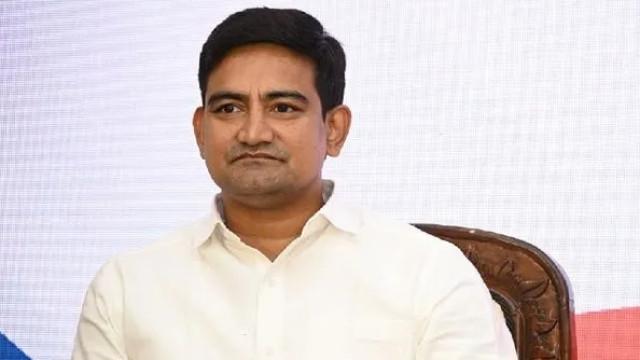 పెన్షన్లపై జగన్ అబద్ధాలు చెబుతున్నారు: కొండపల్లి శ్రీనివాస్