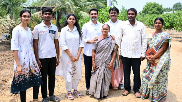 ప్రకృతి వ్యవసాయంతో అద్భుతాలు చేస్తున్న ద్వారకానాథరెడ్డిని అభినందించిన లోకేష్