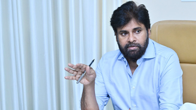 రాజమండ్రిలో పవన్ టూర్... ఎల్లుండి పడవ ప్రయాణం!