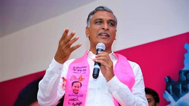 ప్రొఫెసర్ నాగేశ్వర్ పై కేసులు తక్షణమే ఎత్తివేయండి: ఏపీ ప్రభుత్వానికి హరీశ్ రావు విజ్ఞప్తి
