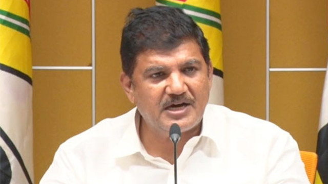 కులాల మధ్య చిచ్చు పెట్టడమే జగన్ పని: ధూళిపాళ్ల