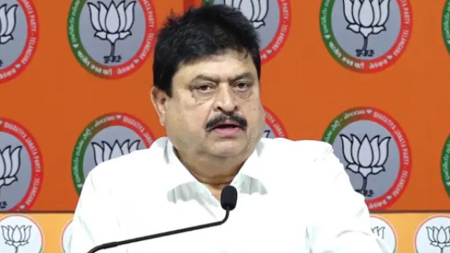 ఇందిరమ్మ ఇళ్ల పేరుతో కాంగ్రెస్ మోసం.. రియల్ ఎస్టేట్ కుదేలైంది: రాంచందర్‌ రావు