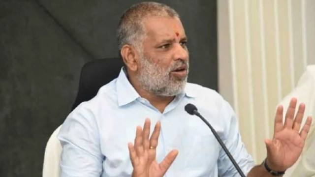 ఈడీ విచారణకు హాజరైన చెవిరెడ్డి భాస్కర్ రెడ్డి భార్య, కుమారుడు