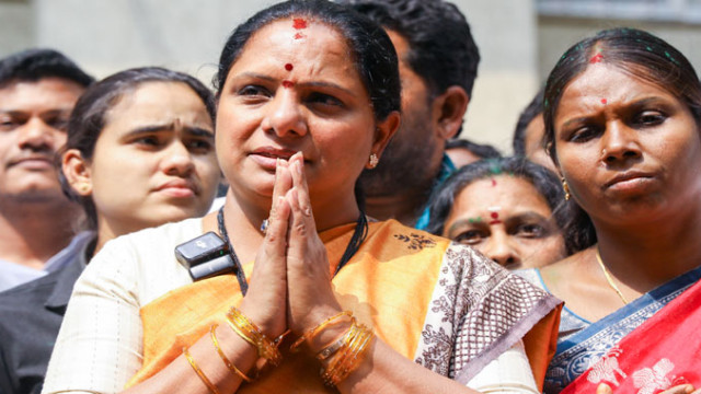 ప్రొఫెసర్ నాగేశ్వర్‌ను అరెస్ట్ చేస్తే చంద్ర‌బాబు ఇంటిని ముట్టడిస్తాం: కవిత హెచ్చరిక