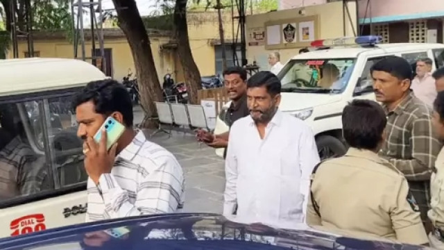 రాప్తాడు వైసీపీ మాజీ ఎమ్మెల్యే తోపుదుర్తి ప్రకాశ్ రెడ్డి సోదరుడి అరెస్ట్