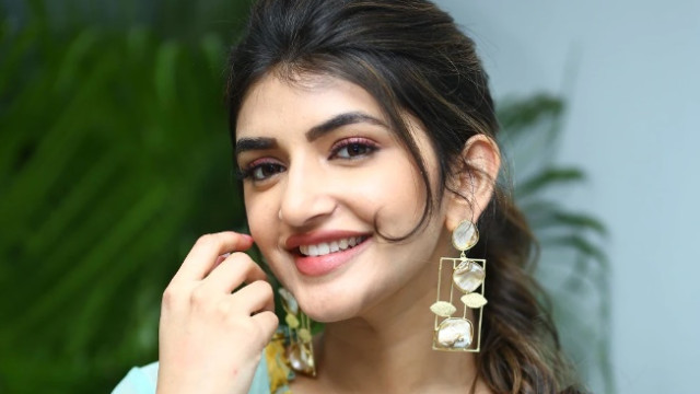 ఏ ప్రాంతానికి వెళ్లినా స్థానిక భాషలో మాట్లాడటానికే ప్రయత్నిస్తా: శ్రీలీల
