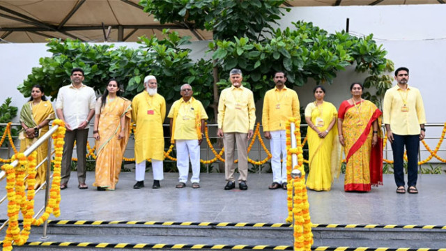 ఎన్టీఆర్‌కు నివాళులు.. ‘జై తెలుగుదేశం’ నినాదాలతో ప్రసంగం.. మహానాడు ఫొటోలు ఇవిగో!