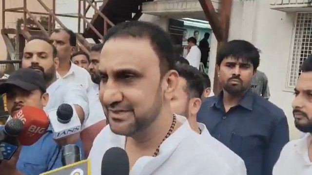 గాంధీభవన్‌లో కాంగ్రెస్ నేతల బాహాబాహీ.. కిందపడిన ఫిరోజ్‌ఖాన్