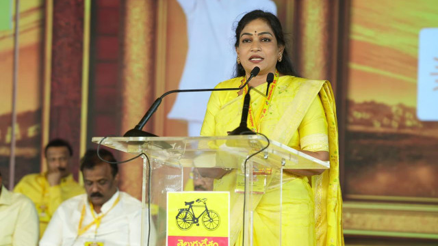 అది గొడ్డలి పార్టీ, మాది రాజ్యాంగాన్ని నమ్మిన పార్టీ: హోం మంత్రి అనిత