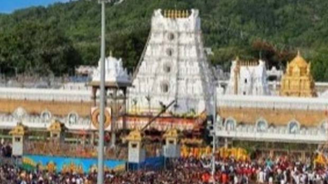 వేసవి సెలవులు: తిరుమలకు పోటెత్తిన భక్తులు.. కంపార్ట్‌మెంట్లు ఫుల్