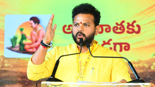 క్షేత్రస్థాయిలో పోరాడినట్టే సోషల్ మీడియాలోనూ పోరాడాలి: 'మహానాడు'లో రామ్మోహన్ నాయుడు