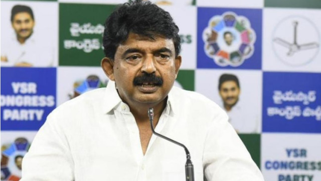 ఆ పొలాలను కొనుగోలు చేసిన తర్వాతే విద్యుత్ టవర్లు వేయండి: పేర్ని నాని