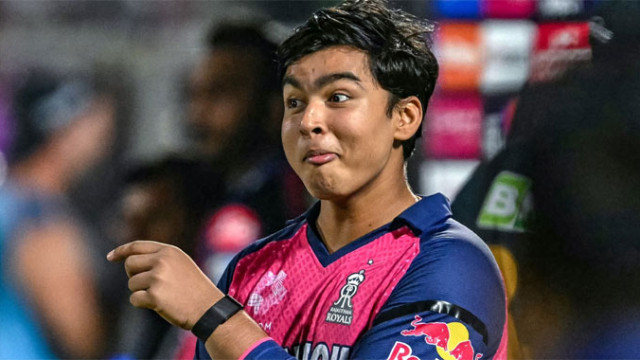 మైదానంలో చిచ్చరపిడుగు.. గదిలో మాత్రం చిన్న పిల్లాడే.. వైభవ్ సూర్యవంశీ స్పెషల్ స్టోరీ!