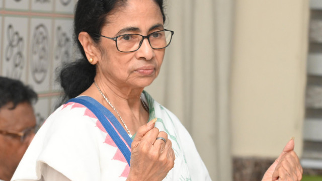 పార్టీ మారుతున్న నేతలకు 'కవిత'తో మమతా బెనర్జీ చురక