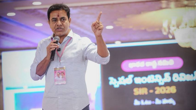 హామీలు నెరవేర్చాకే ఎన్నికల్లో పోటీ చేయాలి: సీఎం రేవంత్‌కు కేటీఆర్ సవాల్
