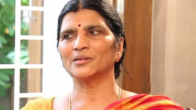 చంద్రబాబు రాజకీయం 'ఎడారి-ఒంటె' కథ లాంటిది: లక్ష్మీపార్వతి
