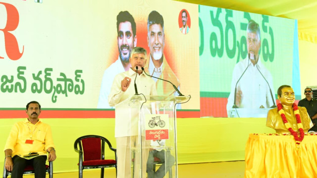 'ఎస్ఐఆర్‌'ను సీరియస్ గా తీసుకోవాలి.. గొడ్డలి పార్టీతో జాగ్రత్త: శ్రేణులకు చంద్రబాబు కఠిన సందేశం