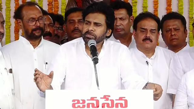 కేటీఆర్ అలాంటి పొరపాటు వ్యాఖ్యలు చేయరు: పవన్ కల్యాణ్