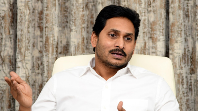 ఉచిత న్యాయ సహాయం, కోర్టు ఖర్చుల బాధ్యత వైసీపీదే.. డీఎస్సీ అభ్యర్థులకు వైఎస్ జగన్ భరోసా
