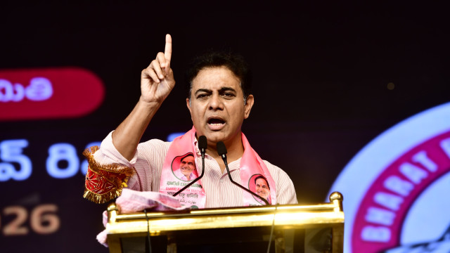 తెలంగాణ నాలుగు కోట్ల మంది జాగీర్‌: కేటీఆర్‌