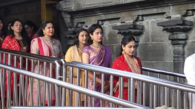 పెద్ది విడుదల.. శ్రీవారి సేవలో హీరోయిన్‌ జాన్వీ కపూర్‌