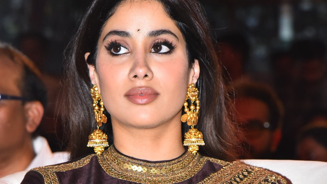'పెద్ది'లో జాన్వీ పాత్రపై వివాదం.. ఇది ఖరీదైన అవమానం అంటూ సింగర్ పోస్ట్