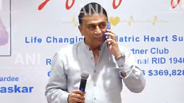 ప్రసంగం మధ్యలో భార్య ఫోన్.. స్పీచ్ ఆపి మాట్లాడిన సునీల్ గవాస్కర్.. వీడియో ఇదిగో!