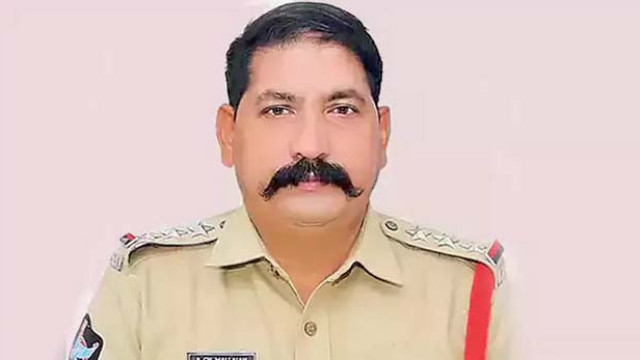 ఎట్టకేలకు లొంగిపోయిన మాజీ సీఐ చిన్న మల్లయ్య