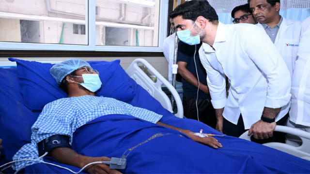 విశాఖ కిమ్స్‌లో స్టీల్ ప్లాంట్ ప్రమాద బాధితులను పరామర్శించిన మంత్రి లోకేశ్‌