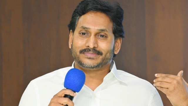 రేపు విశాఖ వెళుతున్న జగన్.. స్టీల్ ప్లాంట్ ప్రమాద బాధితులకు పరామర్శ