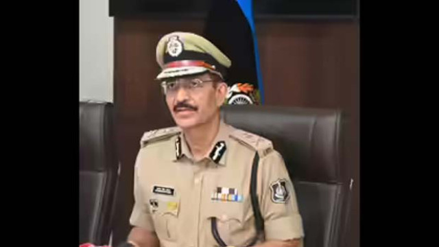 AI-171 విమాన ప్రమాదం: ఆ భయానక దృశ్యాలను గుర్తుచేసుకున్న గుజరాత్ డీజీపీ