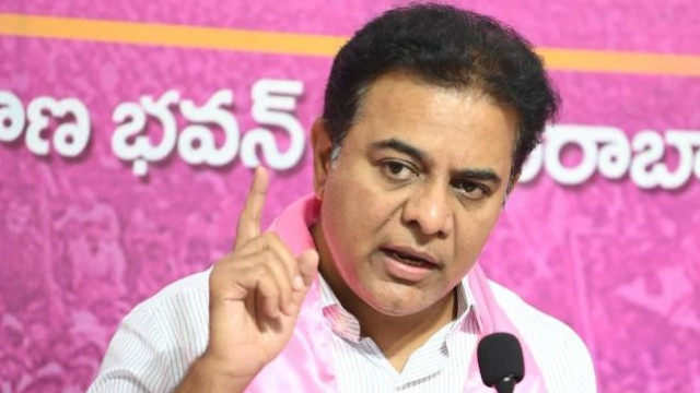 తొలి వానకే చేతులెత్తేసిన సర్కార్: కేటీఆర్