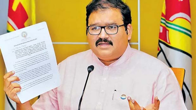 స్టీల్ ప్లాంట్ భూముల అమ్మకానికి జగన్ లేఖలు: పట్టాభిరామ్ ఆరోపణ