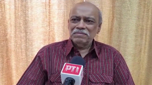 చ‌నిపోయిన భార్య‌పై ప్రేమ‌కు గుర్తుగా.. రిటైర్డ్ బ్యాంక్ ఉద్యోగి ఉదారత.. కన్నీళ్లు పెట్టిస్తున్న కథ