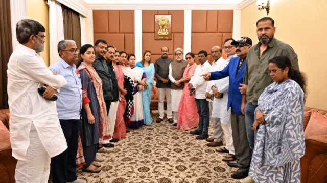 టీఎంసీ రెబల్స్‌కు మొదట 'నో' చెప్పి.. మాటమార్చిన ఎన్‌సీపీఐ నేత