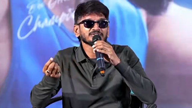 దర్శకుడు క్షమాపణ చెప్పడం తప్పే.. 'పెద్ది' వివాదంపై అనంత శ్రీరామ్ సంచలన వ్యాఖ్యలు