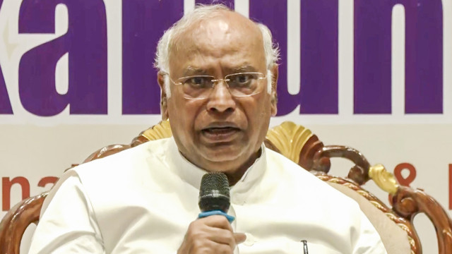 టెలిగ్రామ్ యాప్ ను బ్లాక్ చేసిన కేంద్రం... ధర్మేంద్ర ప్రధాన్ రాజీనామా చేయాలన్న ఖర్గే