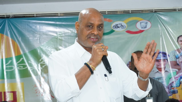 గొడ్డలి పార్టీ బతికితే రాష్ట్రానికి అంధకారమే: మంత్రి అచ్చెన్నాయుడు