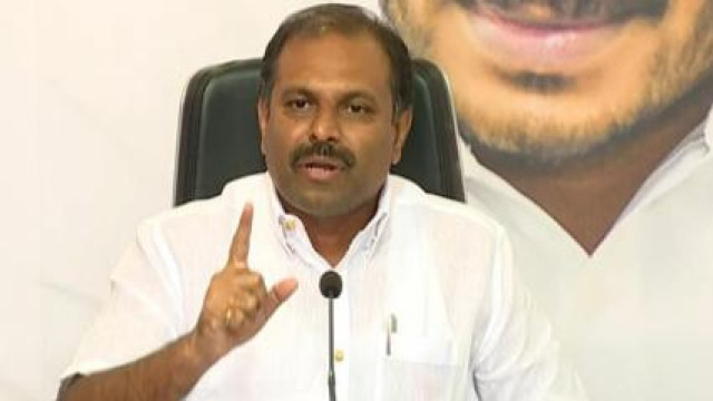 రైతు ఆత్మహత్యలు పట్టవు.. బీచ్‌ల్లో బార్లపైనే శ్రద్ధ: గడికోట శ్రీకాంత్ రెడ్డి